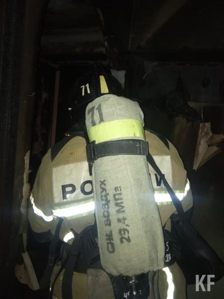 Казанец вытащил жену без сознания из горящей квартиры, получив ожоги