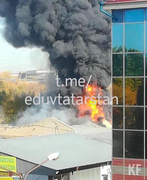 В Казани горят склады вблизи завода «Элекон»