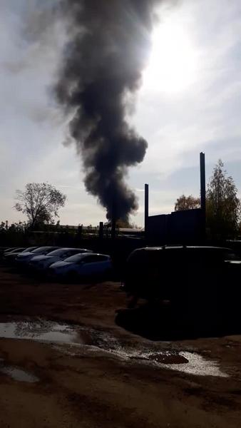 В Казани горят склады вблизи завода «Элекон»