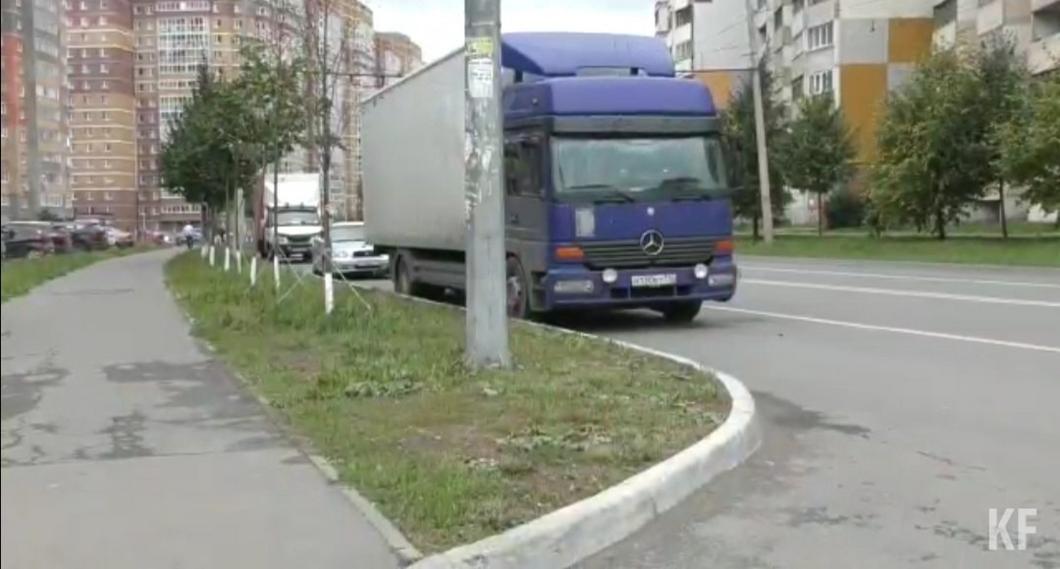 Перевозчики Казани просят водителей не воровать запрещающие стоянку дорожные знаки