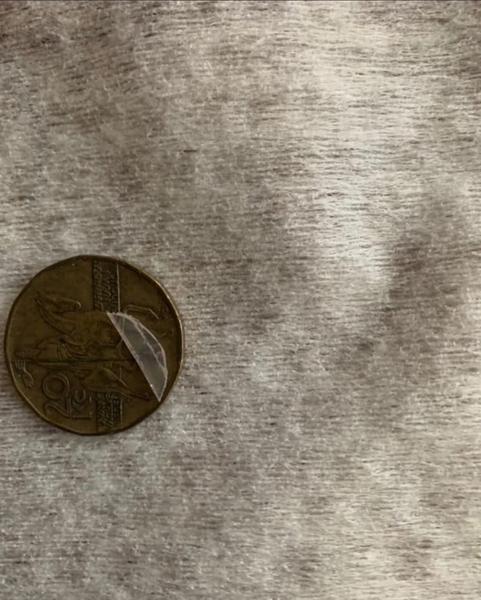 Житель Казани обнаружил в купленном в «Бахетле» салате кусок пластика