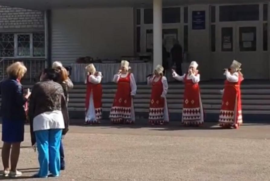 На избирательном участке в Нижнекамске за ходом выборов наблюдает татарский блогер Татар Малай