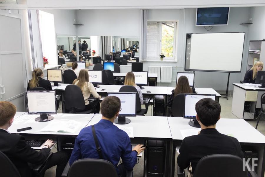 «Скорость интернета вашего телефона в три-четыре раза выше, чем была в школе на 100-200 человек»