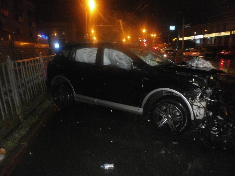 Лобовое столкновение «Мерседеса» и «Тойоты» произошло в Альметьевске