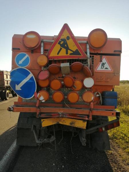 В реанимации скончался дорожник, которого на трассе в Альметьевском районе раздавил «КАМАЗ»