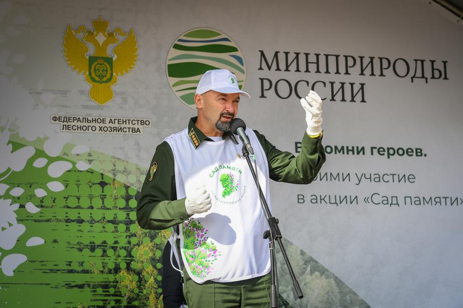 Минниханов посадил деревья в Рыбно-Слободском районе Татарстана Минниханов посадил деревья в Рыбно-Слободском районе Татарстана