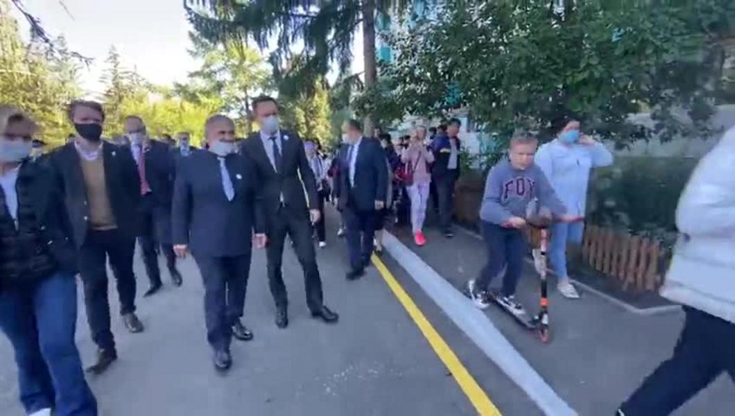 Рустам Минниханов оценил благоустройство двора дома в Альметьевске