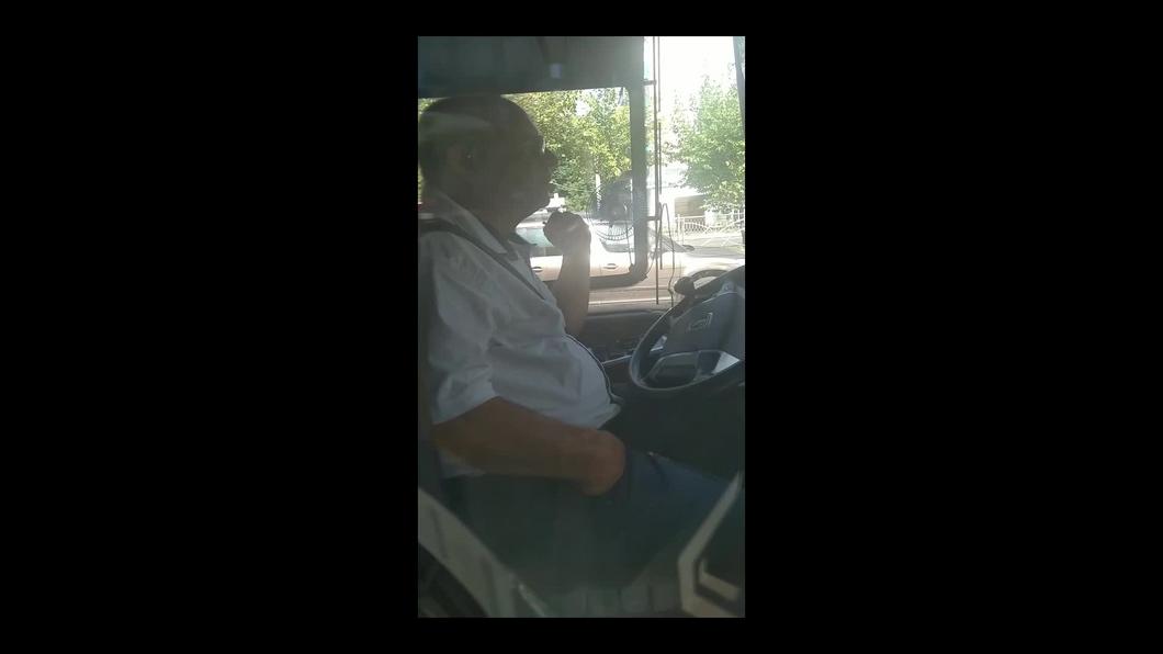 В Казани провели акцию «Кондуктор и водитель автобуса – бросай курить!»