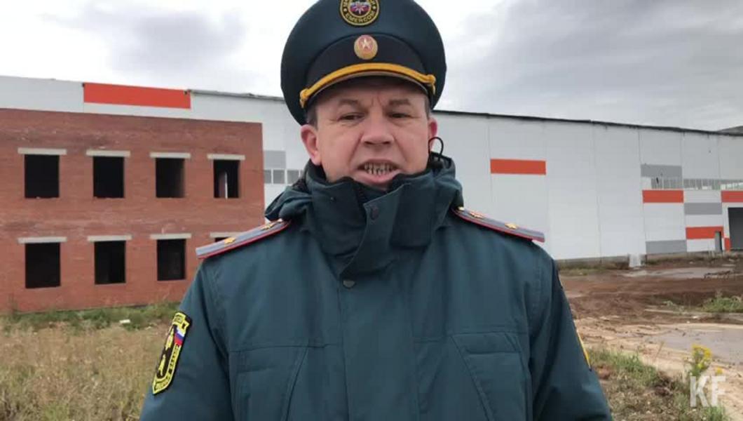 На крупном пожаре на промзоне в Нижнекамске огнеборцы спасли четырех человек