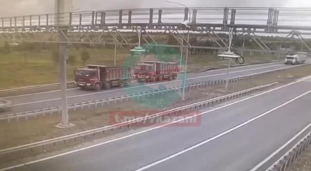 Момент столкновения грузовиков под Челнами попал на видео