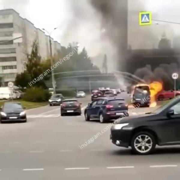На улице Минской в Казани загорелась «Газель»
