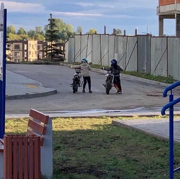 «Вам что, дети надоели?»: Жительница Казани увидела ребят на мотоциклах без присмотра взрослых