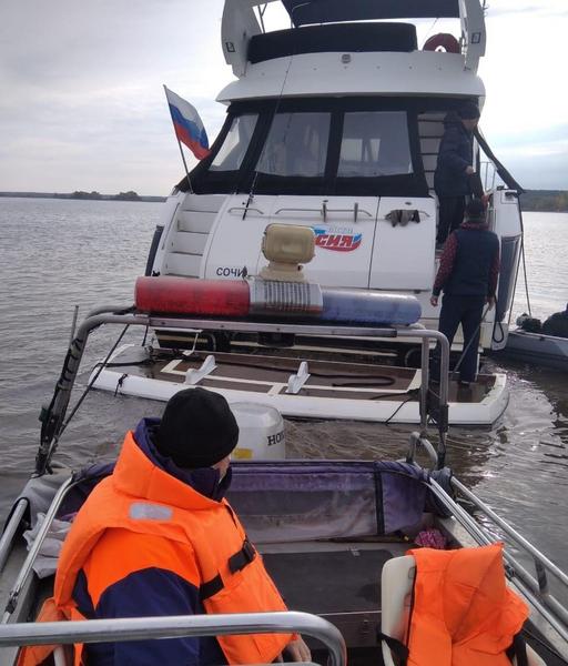 Спешившая в Сочи яхта села на мель в Татарстане