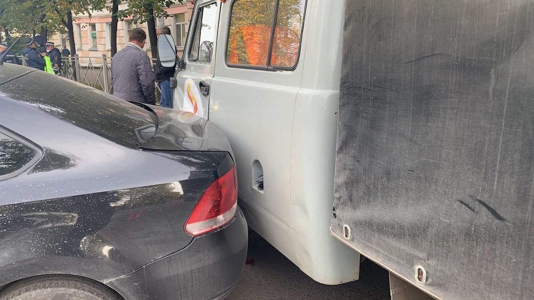 Массовое ДТП в Казани: иномарка въехала в пять машин Массовое ДТП в Казани: иномарка въехала в пять машин