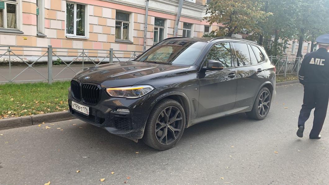 Массовое ДТП в Казани: иномарка въехала в пять машин Массовое ДТП в Казани: иномарка въехала в пять машин