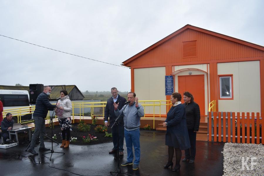 Жители Алькеевского района рассказали Айдару Метшину о проблемах с парковками и показали отремонтированный ФАП