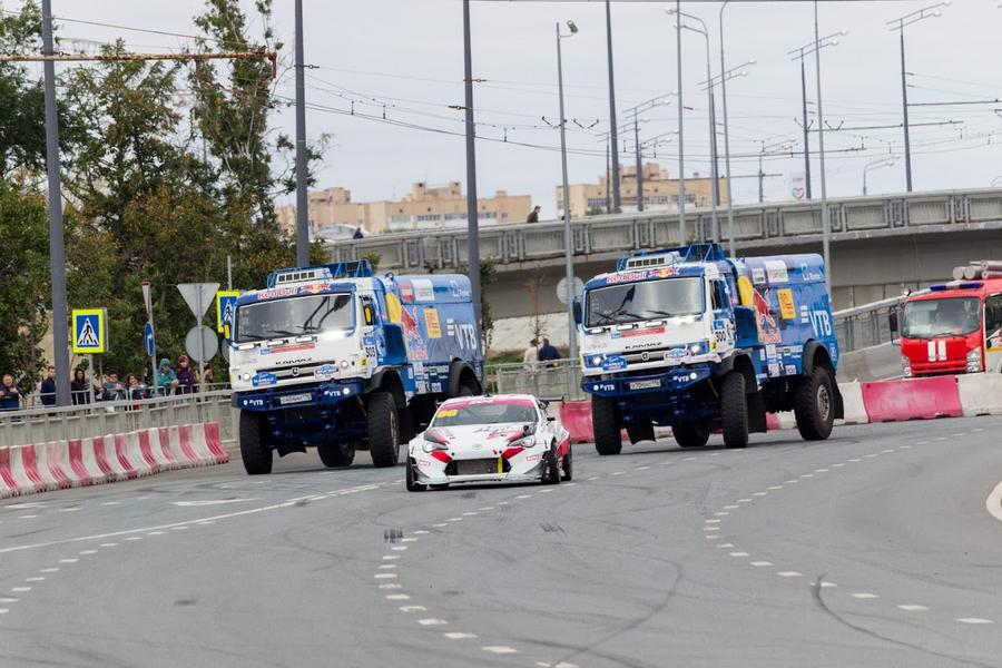 ВКонтакте с Казанью: как за 15 лет менялись столица Татарстана и крупнейшая социальная сеть Рунета