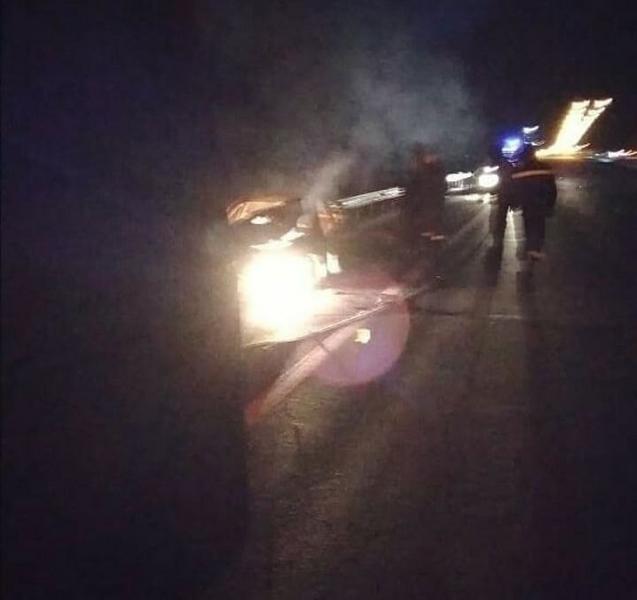 После столкновения с фурой девушка заживо сгорела в легковушке на трассе в Татарстане