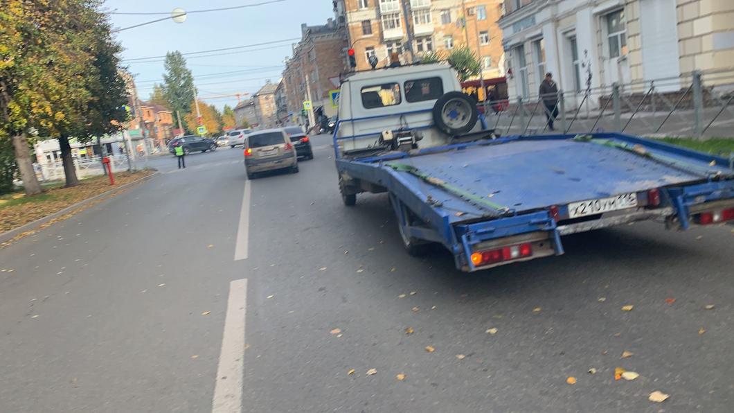 Массовое ДТП в Казани: иномарка въехала в пять машин Массовое ДТП в Казани: иномарка въехала в пять машин