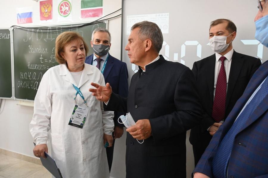 В Нижнекамске Рустам Минниханов побывал на отраслевом чемпионате PetroChemSkills