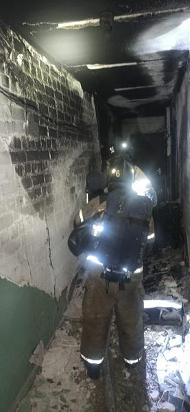 Пожарные Казани спасли из квартиры двух человек