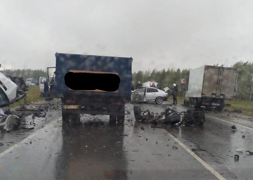 Крупное ДТП на трассе в Татарстане: погиб один человек, есть пострадавшие