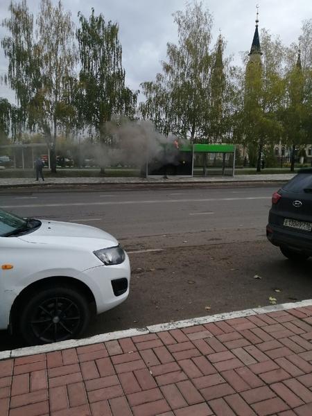 В Нижнекамске горел автобусный павильон на улице Баки Урманче В Нижнекамске горел автобусный павильон на улице Баки Урманче
