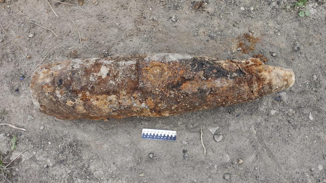 В Кукморе полицейские оцепили участок со снарядом