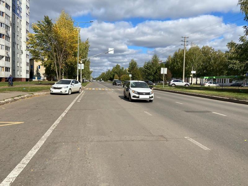 Попавший под колеса машины такси подросток из Нижнекамска получил травму головы