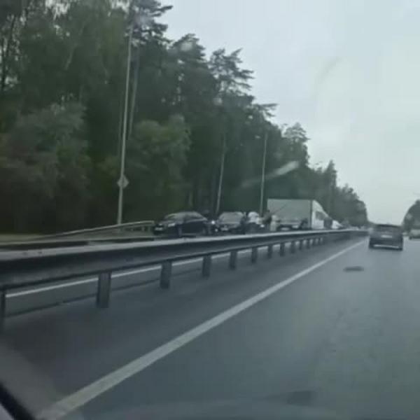 Возникшая на Горьковском шоссе в Казани пробка разошлась Возникшая на Горьковском шоссе в Казани пробка разошлась
