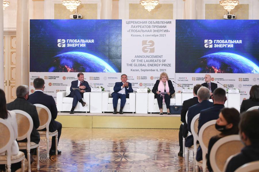 Рустам Минниханов принял участие в церемонии объявления лауреатов премии «Глобальная энергия»