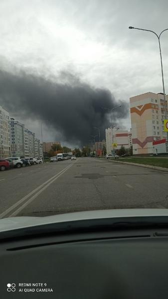 В Нижнекамске сильный пожар, город окутан дымом В Нижнекамске сильный пожар, город окутан дымом