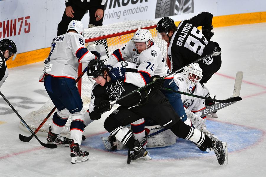 Второе поражение подряд, дебютанты в старте и злые болельщики. «Ак Барс» тяжело начинает сезон