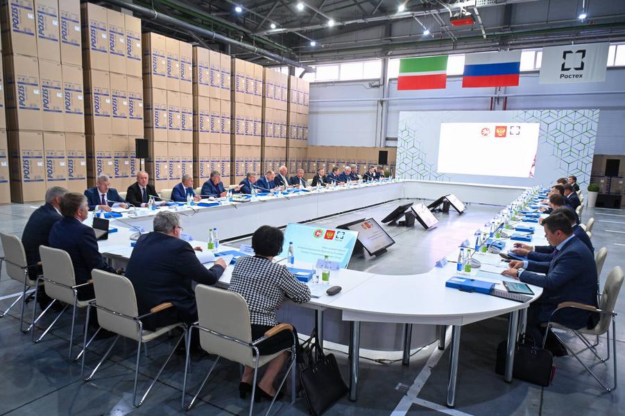 Минниханов заявил о создании специального учебного центра для ОПК Минниханов заявил о создании специального учебного центра для ОПК