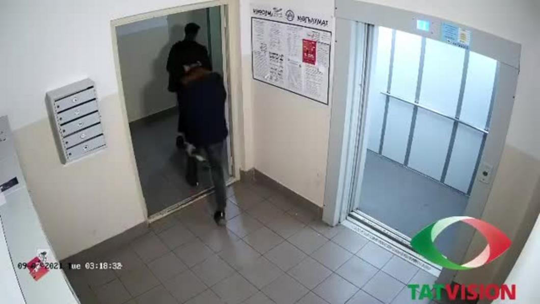 Парни от нижнекамской многоэтажки «угнали» два велосипеда