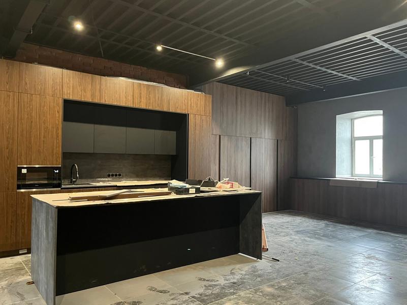 «Какой пейзаж, какой пассаж»: Собственник Чернояровского пассажа продает помещение в пользу мечты