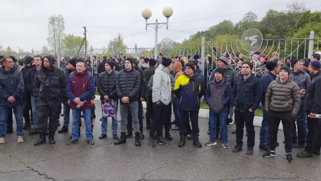 Более 200 мобилизованных провожали всем Нижнекамском Более 200 мобилизованных провожали всем Нижнекамском