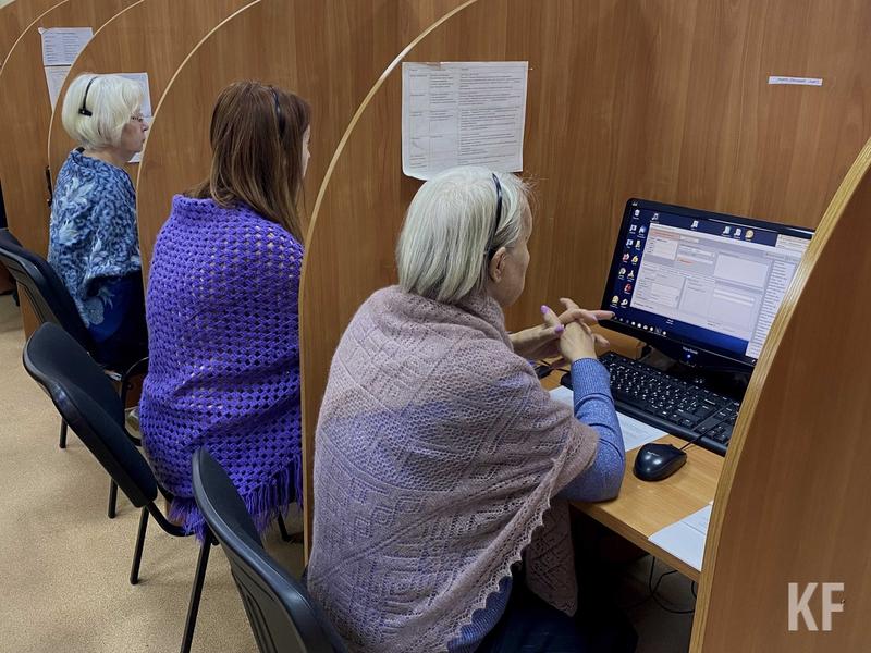 «Самые частые вопросы поступают от мам студентов»: как работает горячая линия по мобилизации в Татарстане