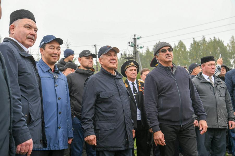 Минниханов и глава Якутии Николаев посетили фестиваль «День Коня» в Арском районе Минниханов и глава Якутии Николаев посетили фестиваль «День Коня» в Арском районе