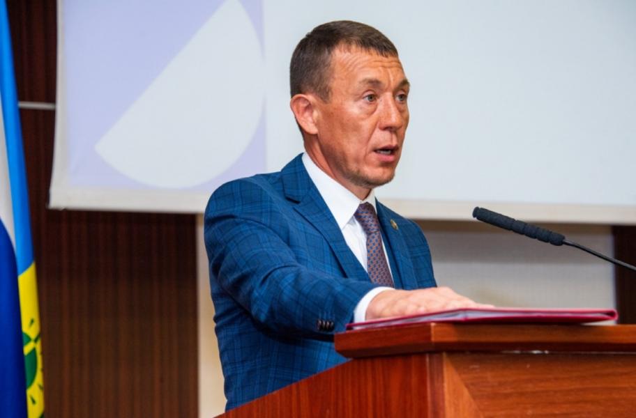 «Как в деревне»: в Нижнекамске обеспечили безопасность на проспекте Строителей, перекрыв ремонтируемую часть в темное время суток