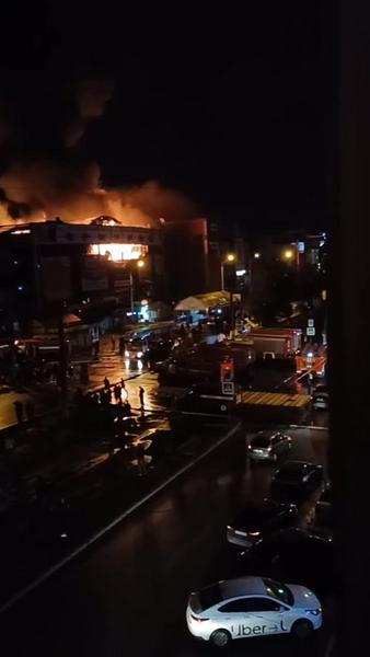 В Уфе полыхает торговый центр «Меркурий»