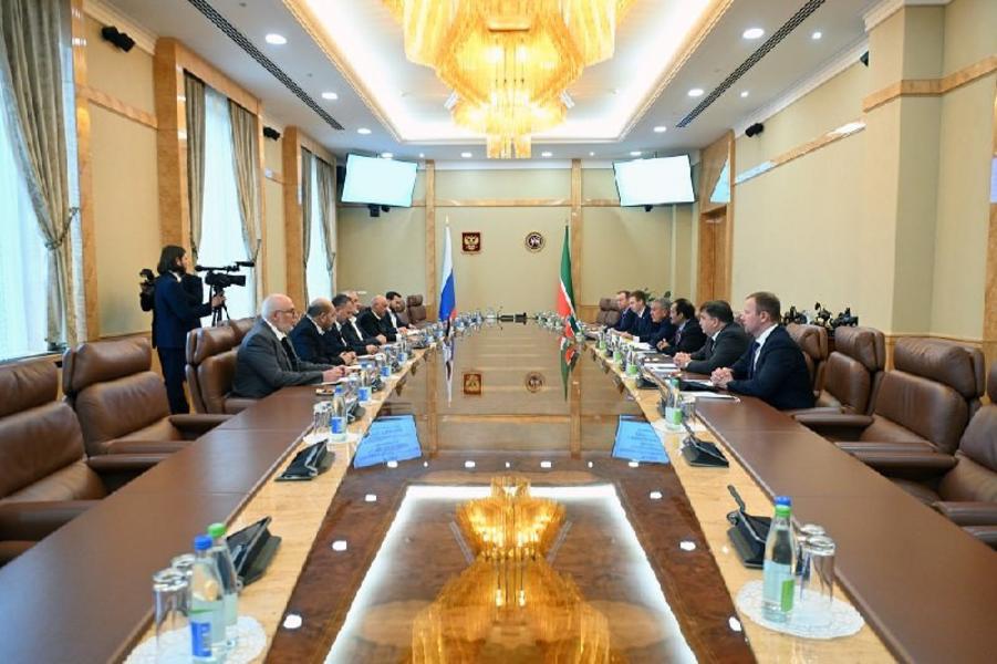 Минниханов обсудил вопросы взаимодействия по линии группы «Россия – Исламский мир» с делегацией из Палестины