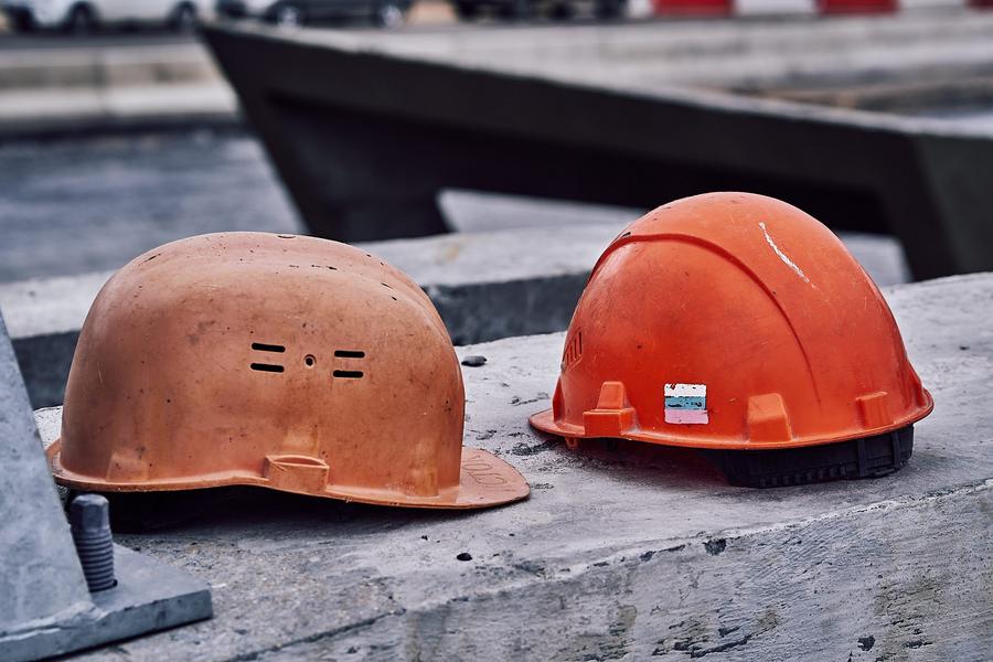 «Как в деревне»: в Нижнекамске обеспечили безопасность на проспекте Строителей, перекрыв ремонтируемую часть в темное время суток