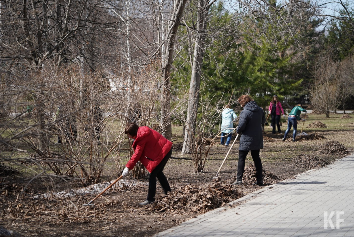 «Скоро наших детей разучим лопату держать»: Магдеев хочет привлечь к озеленительным работам юных челнинцев