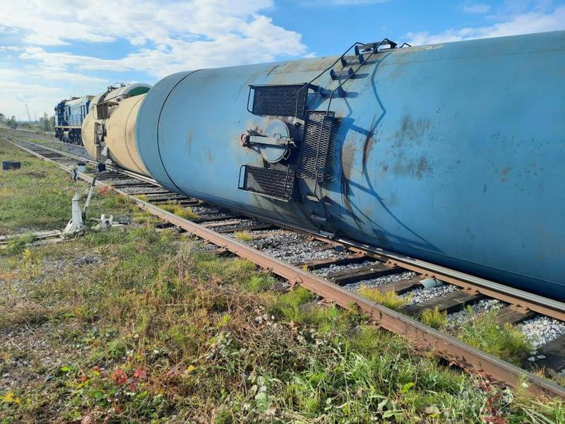 Приволжская транспортная прокуратура проводит проверку после схода с рельс 5 цистерн с мазутом в Нижнекамске