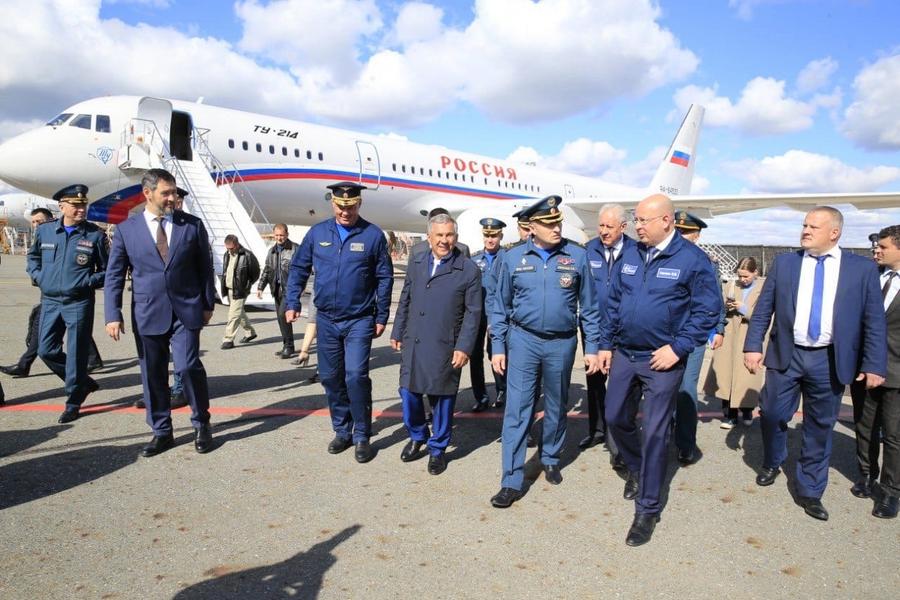 Минниханов и Куренков осмотрели модернизированные вертолеты Ми-8МТВ-1 на Казанском вертолетном заводе