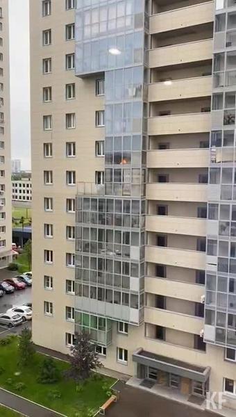 В одном из домов в казанском ЖК «Солнечный город» загорелась квартира