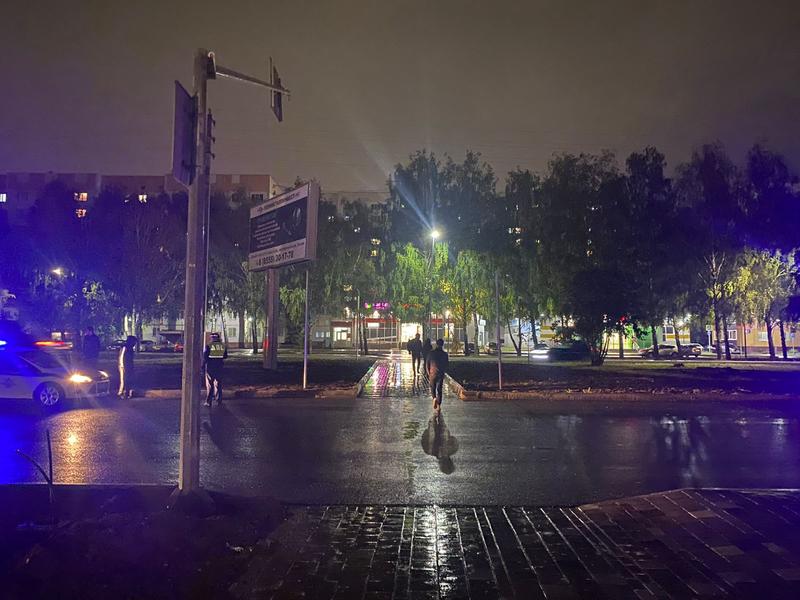 В Нижнекамске на неосвещенном участке дороги напротив «Сити Молла» легковушка сбила трех человек - один скончался