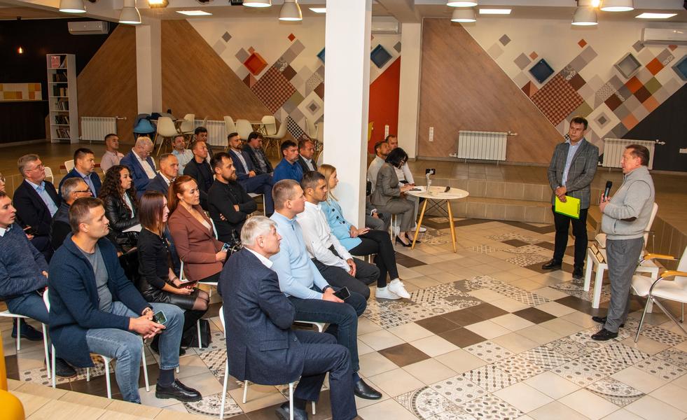 Кредиты, индустриальный парк ОЭЗ «Алабуга» и СИБУРа и поддержка ключевых отраслей: что обсудил Айдар Метшин с бизнесменами Нижнекамска