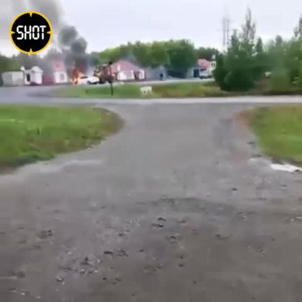 В Чувашии водитель экскаватора столкнул в кювет горящую машину